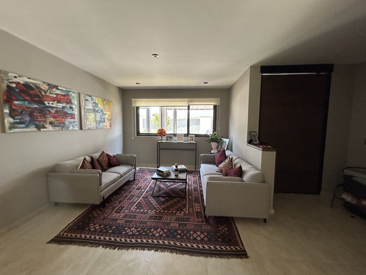 3 of 29: Sala continua y adjunto al comedor