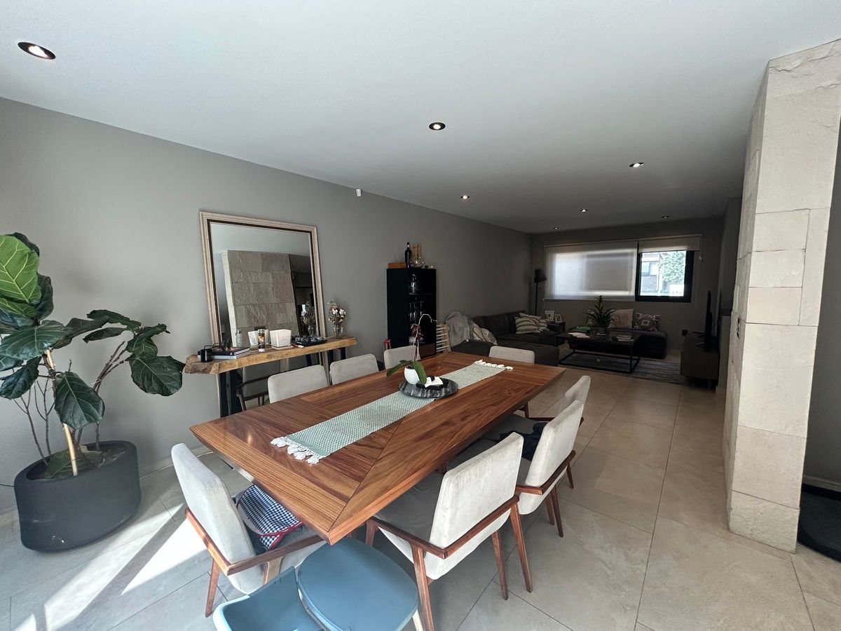 6 of 29: Comedor integrado a la cocina