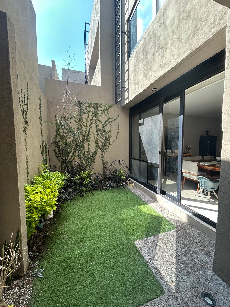 21 of 29: Jardín trasero