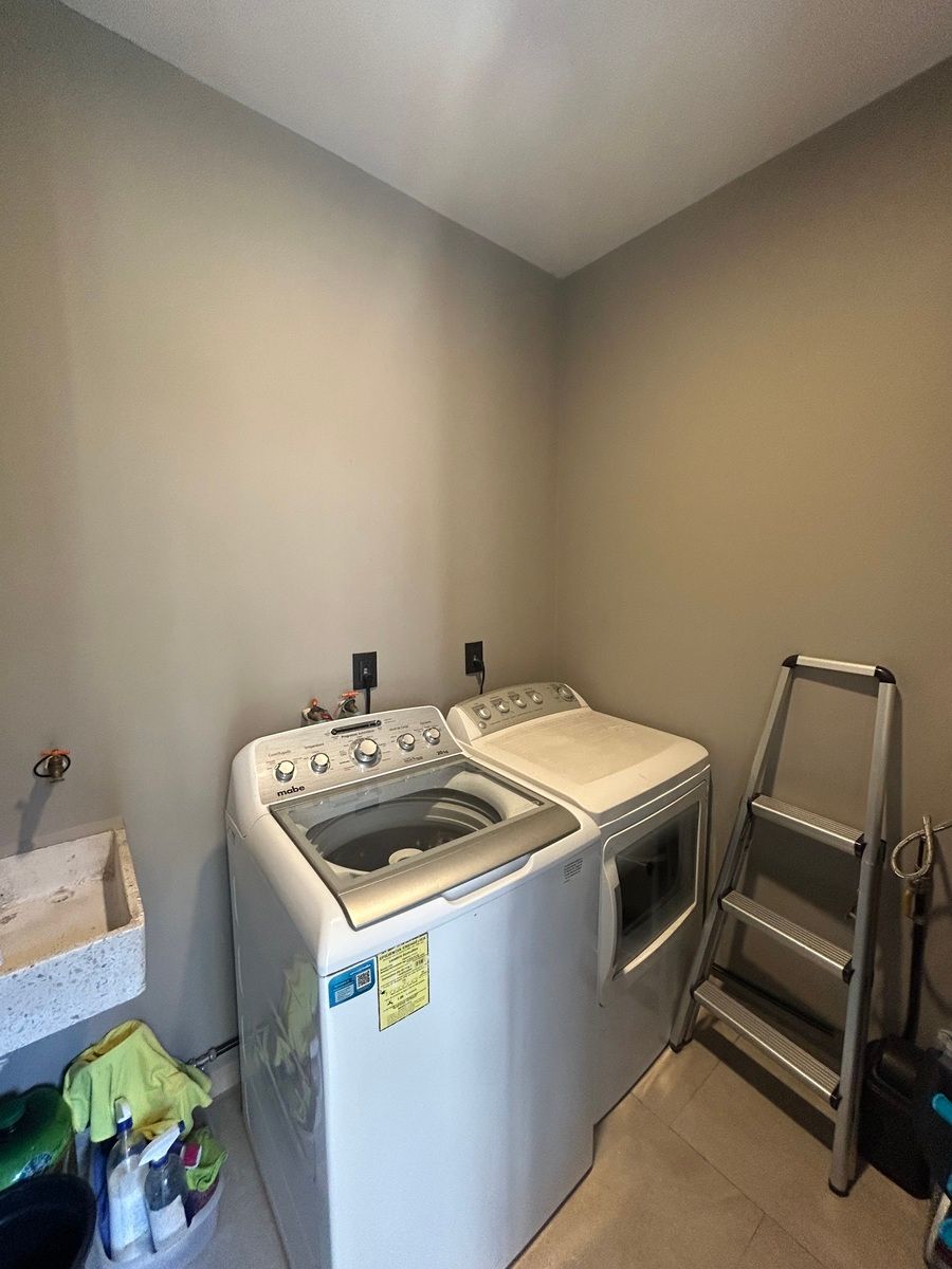 22 of 29: Cuarto de lavado/ planta baja