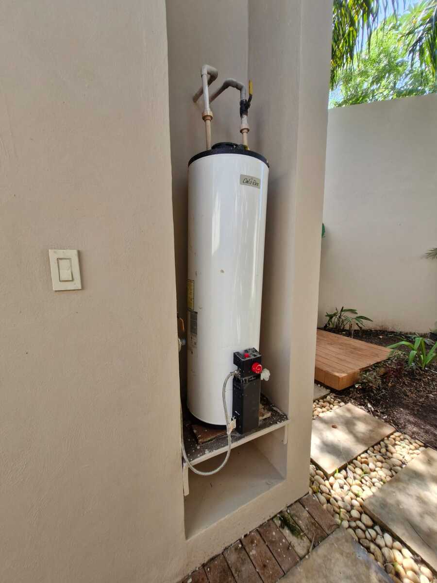 24 de 25: PASILLO DE SERVICIO