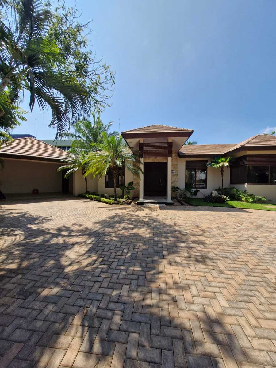 1 de 25: COCHERA TECHADA