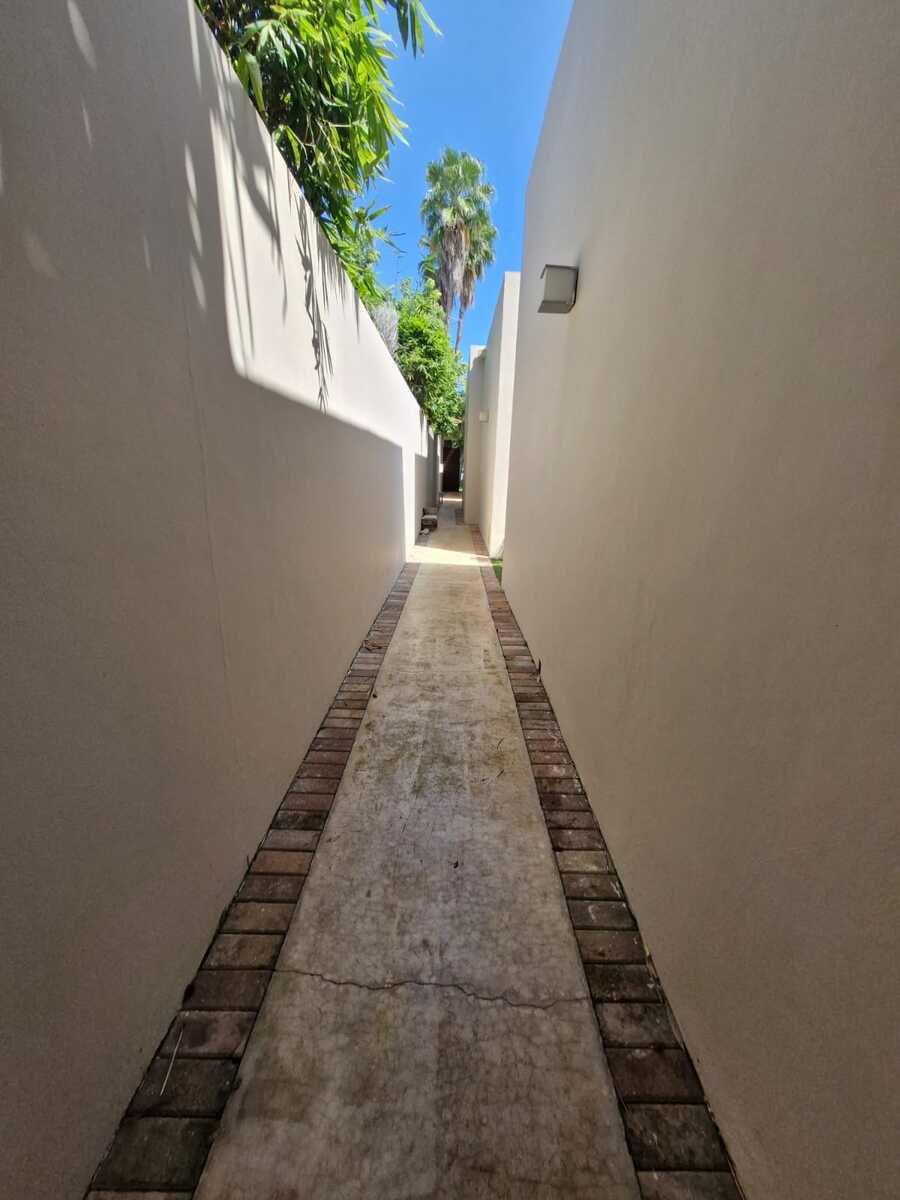 23 de 25: PASILLO DE SERVICIO