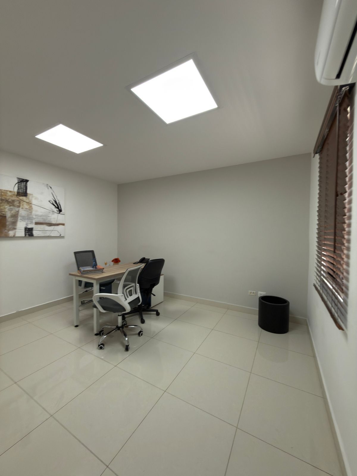 4 de 19: Oficina 202 planta alta