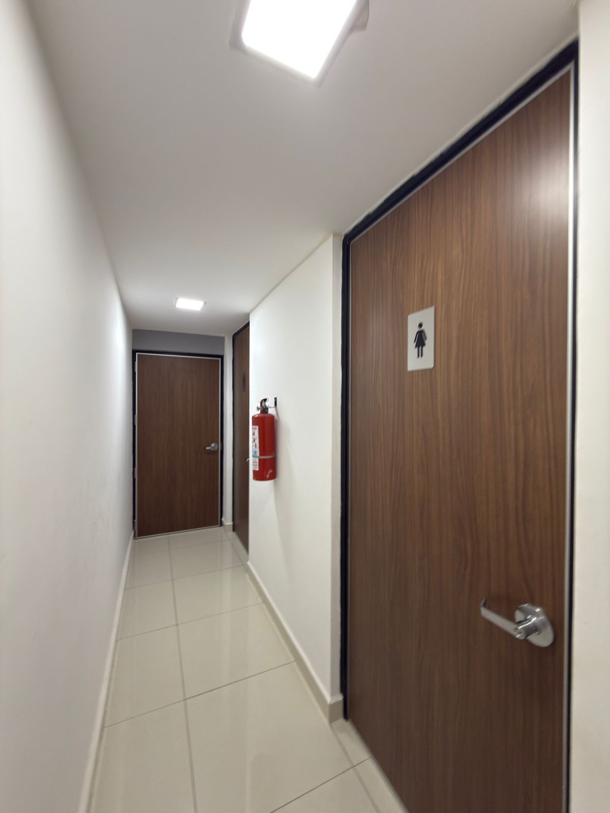 13 de 19: Baños H y M