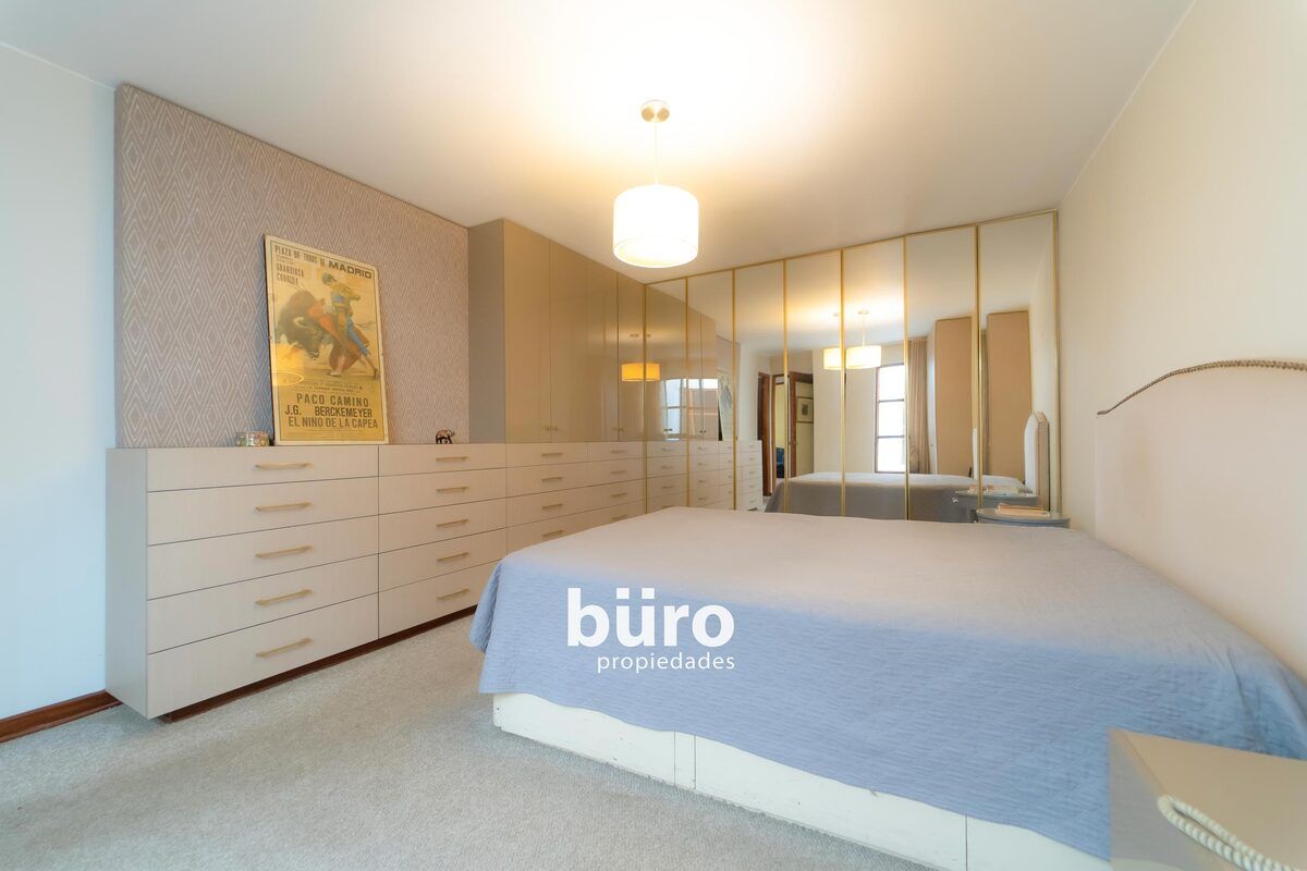 8 de 20: Dormitorio principal con baño incorporado