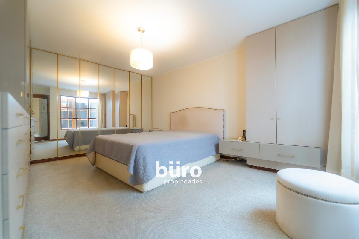 9 de 20: Dormitorio principal con baño incorporado