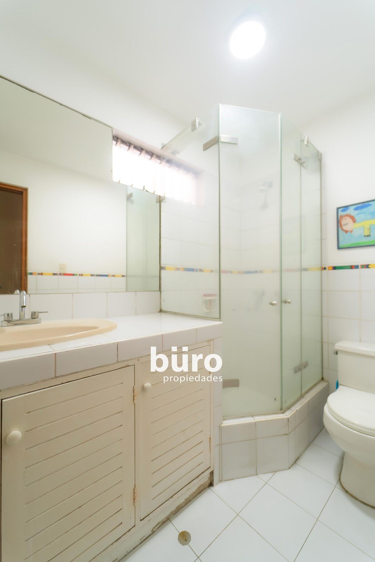 17 de 20: Baño de los dormitorios segundarios