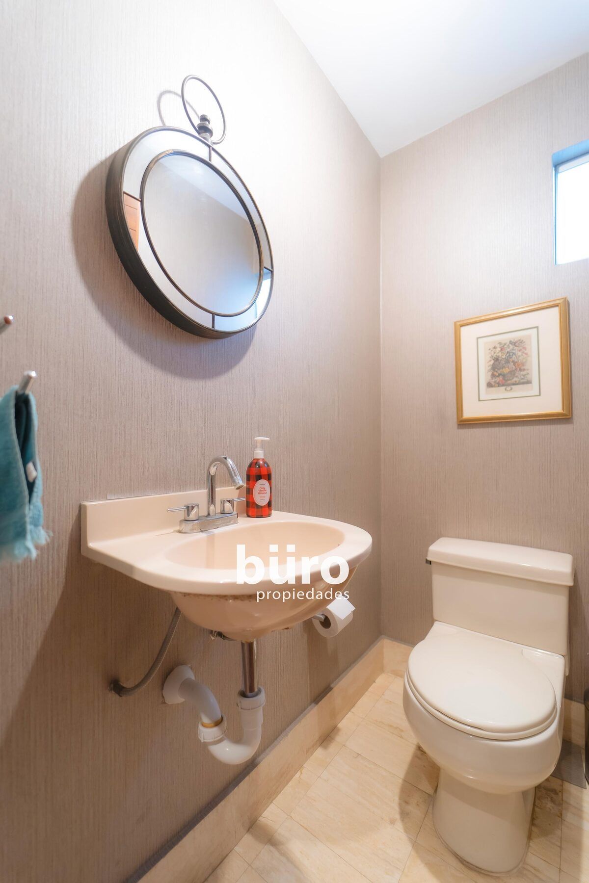 18 de 20: Baño de visitas