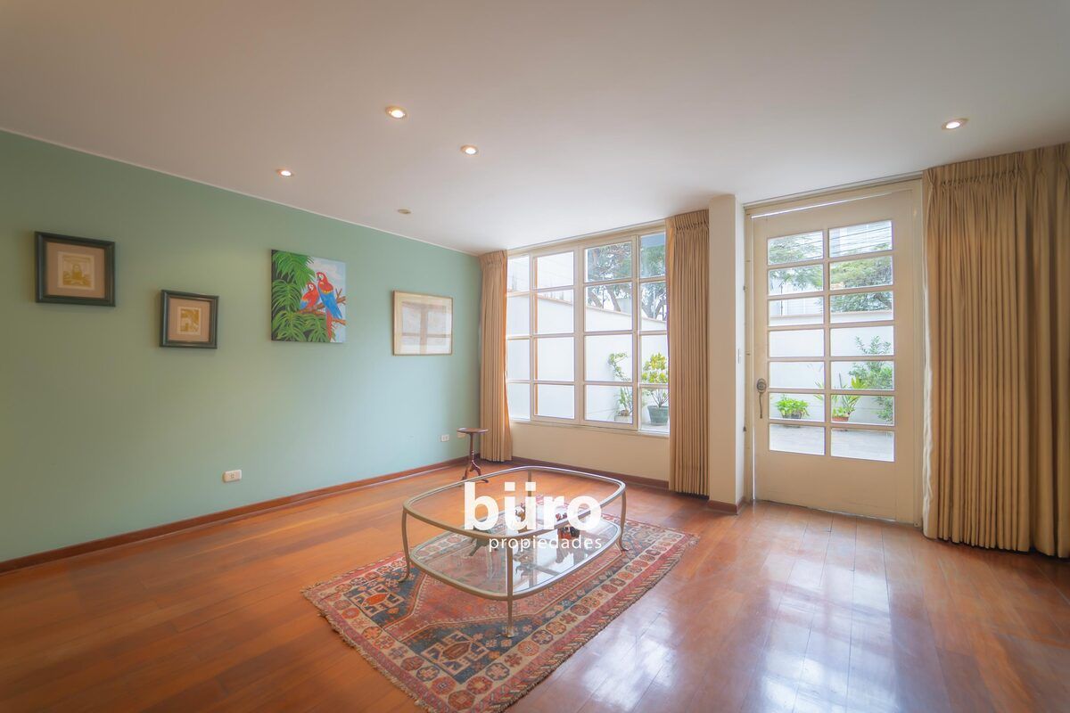 1 de 20: Sala comedor bien iluminada