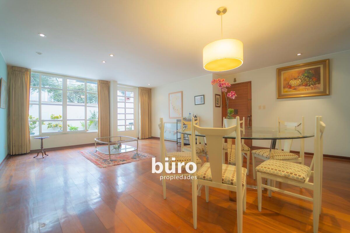 3 de 20: Sala comedor bien iluminada