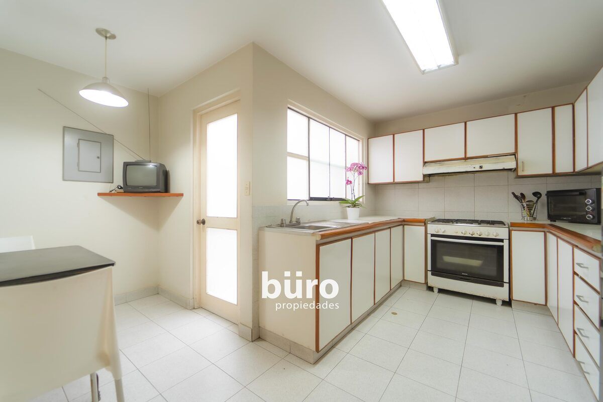 14 de 20: Cocina cerrada con posibilidad de abrirla