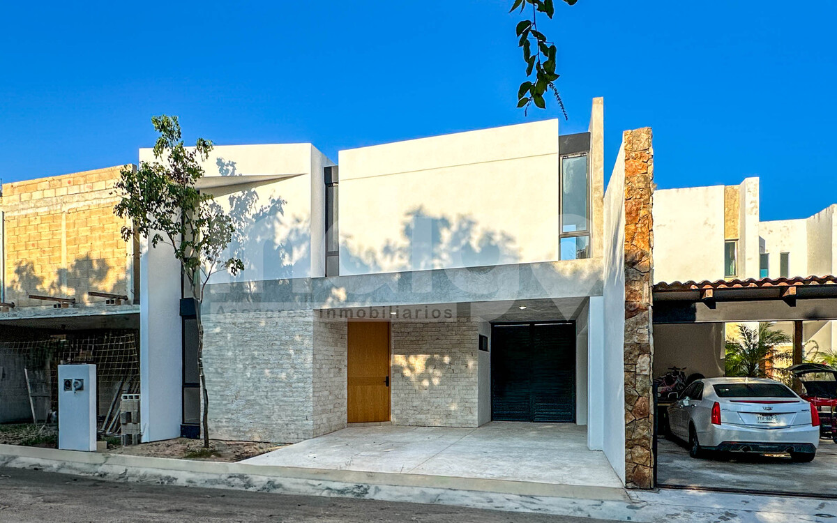 2 of 36: Fachada Frontal