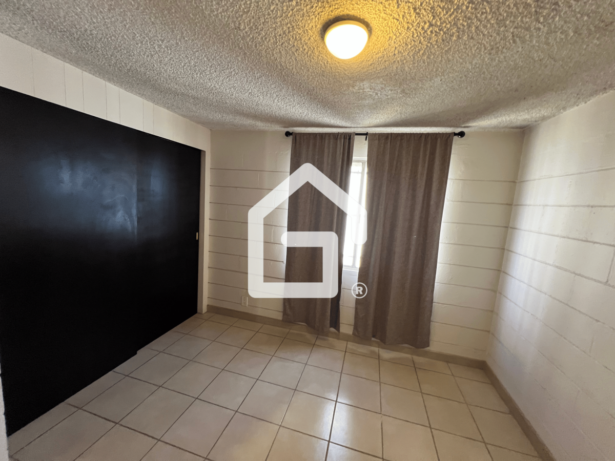 8 of 12: Cuarto