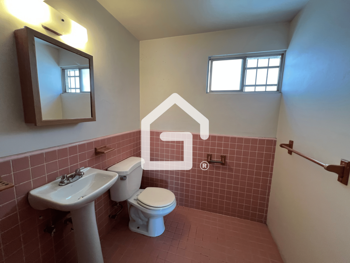 11 of 12: Baño