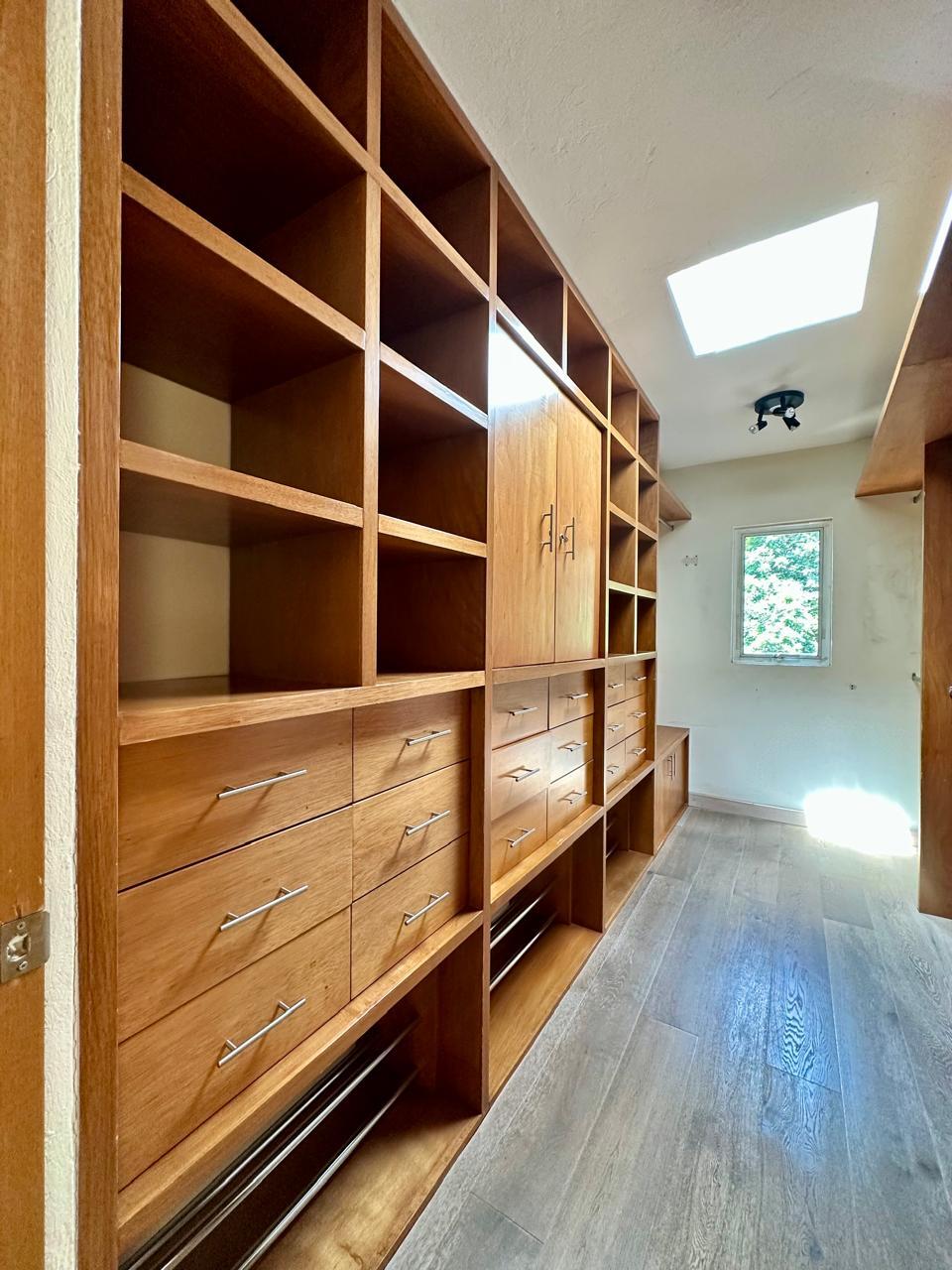 11 de 47: VESTIDOR