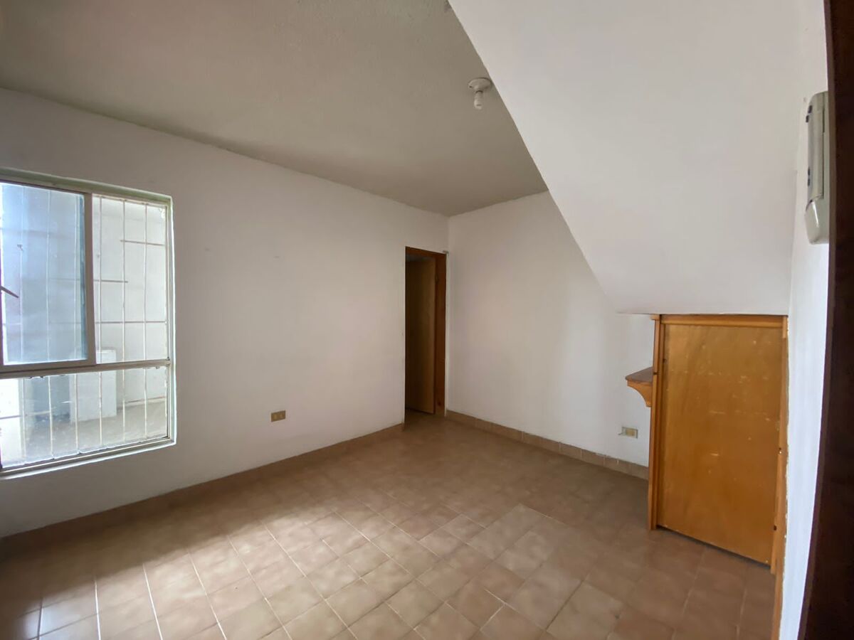 RECAMARA PPAL CON BAÑO EN PLANTA BAJA