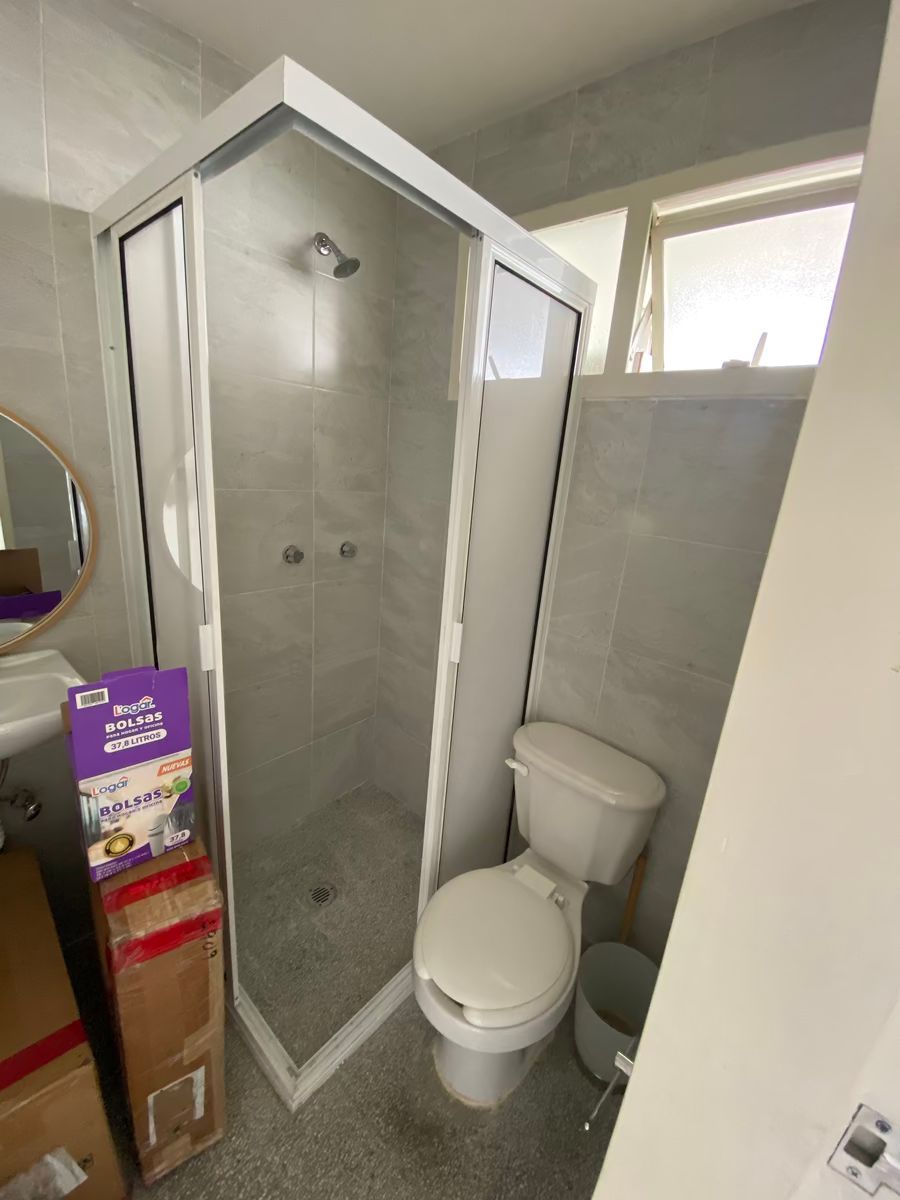 10 of 24: Baño cuarto de servicio