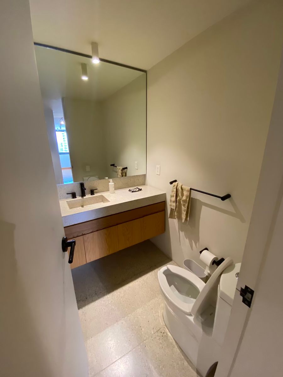 19 of 24: Baño visitas