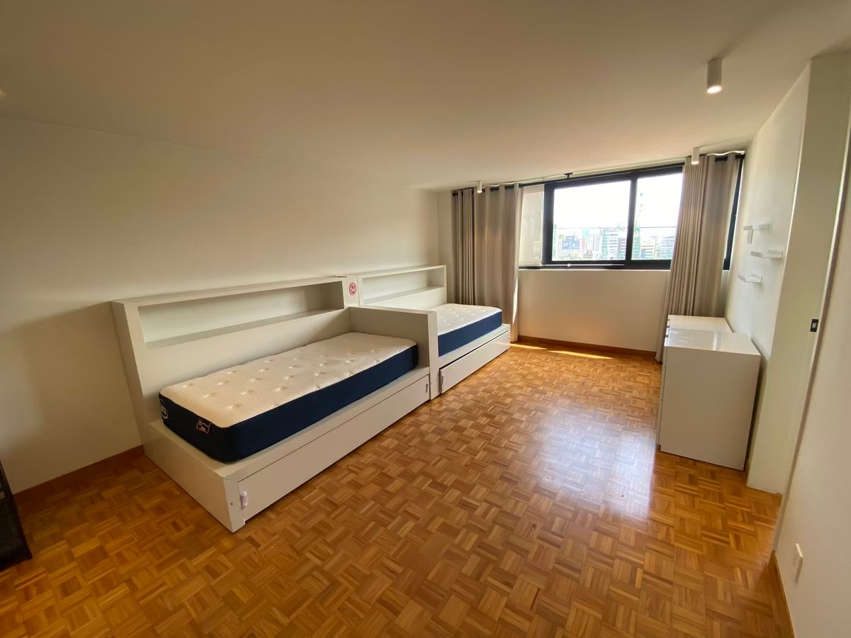 20 of 24: Habitación 2