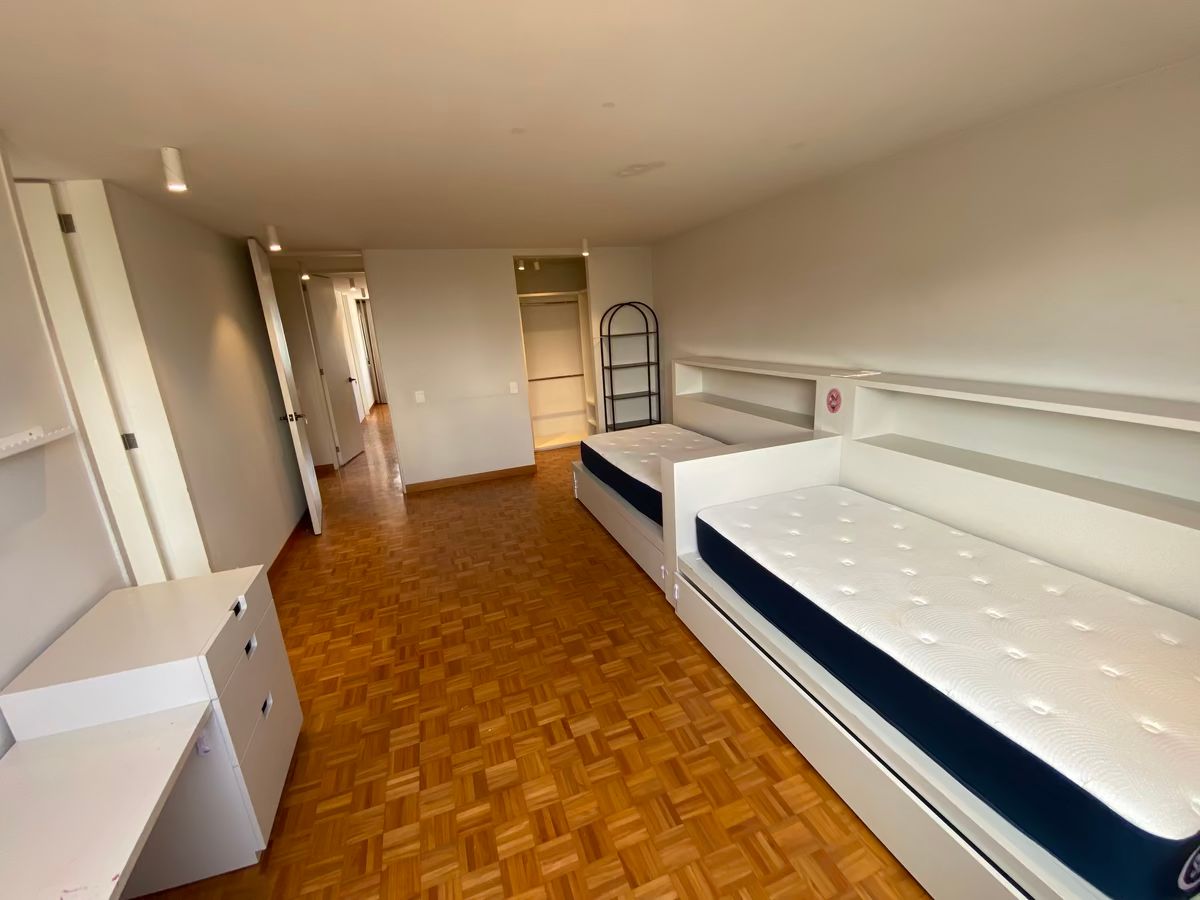 21 of 24: Habitación 2