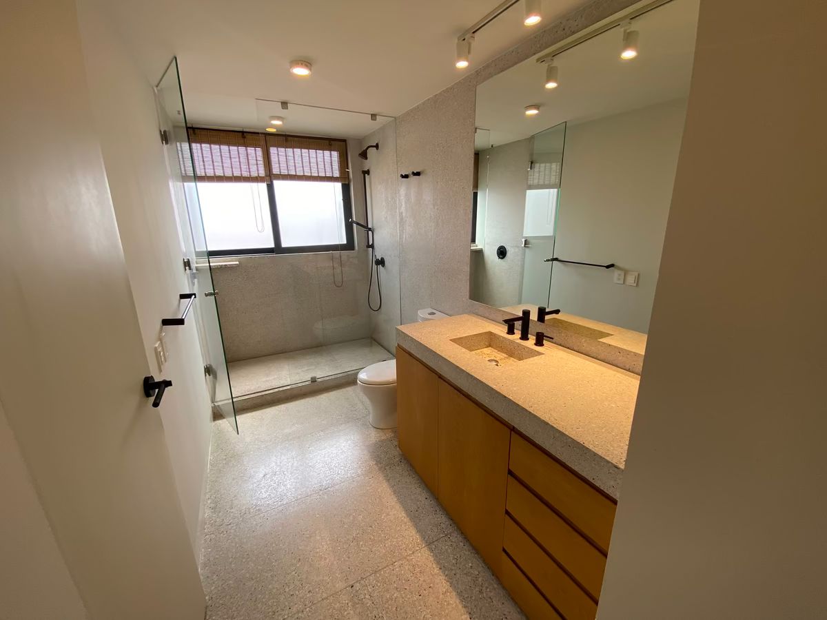 22 of 24: Baño Habitación 2