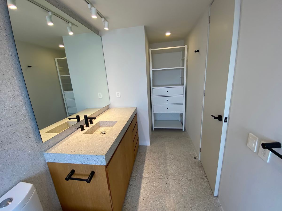 23 of 24: Baño Habitación 2