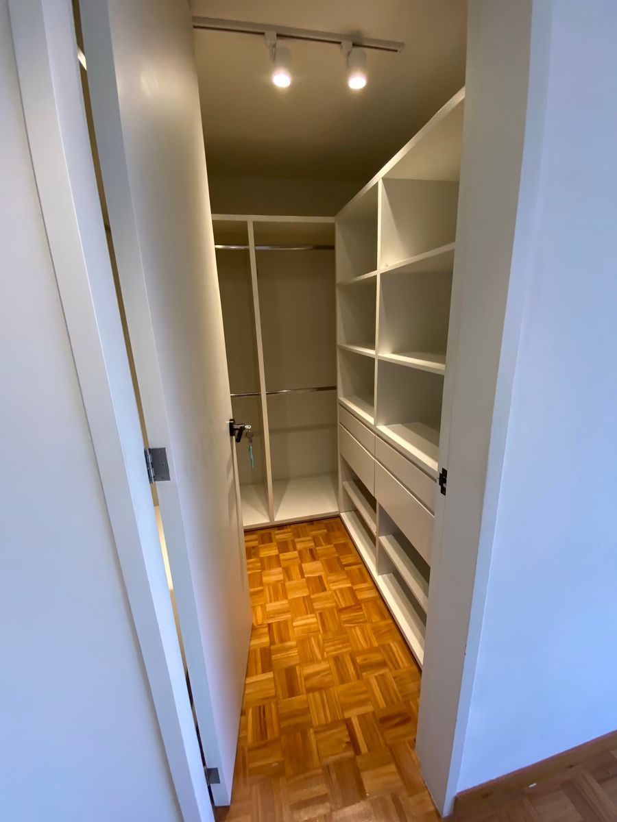 13 of 24: Vestidor Habitación Principal