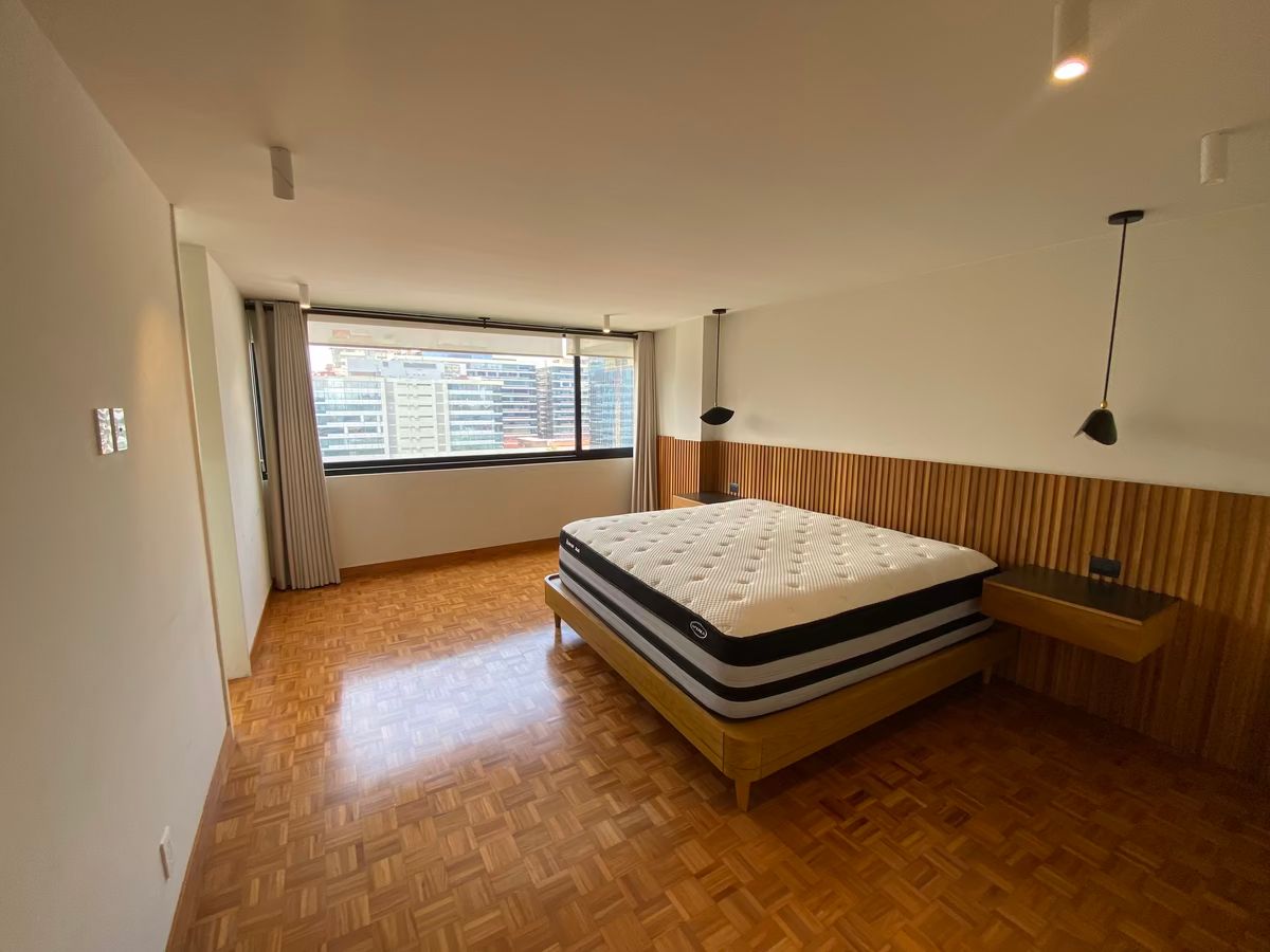 12 of 24: Habitación Principal