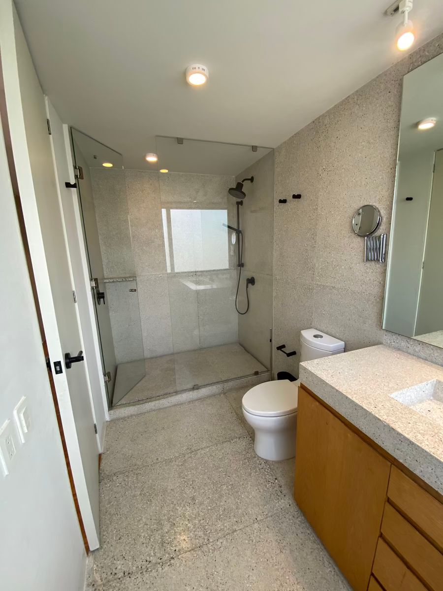 15 of 24: Baño Habitación Principal