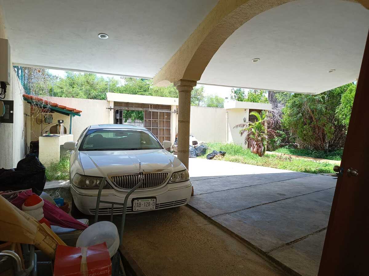 3 of 26: cocheras
