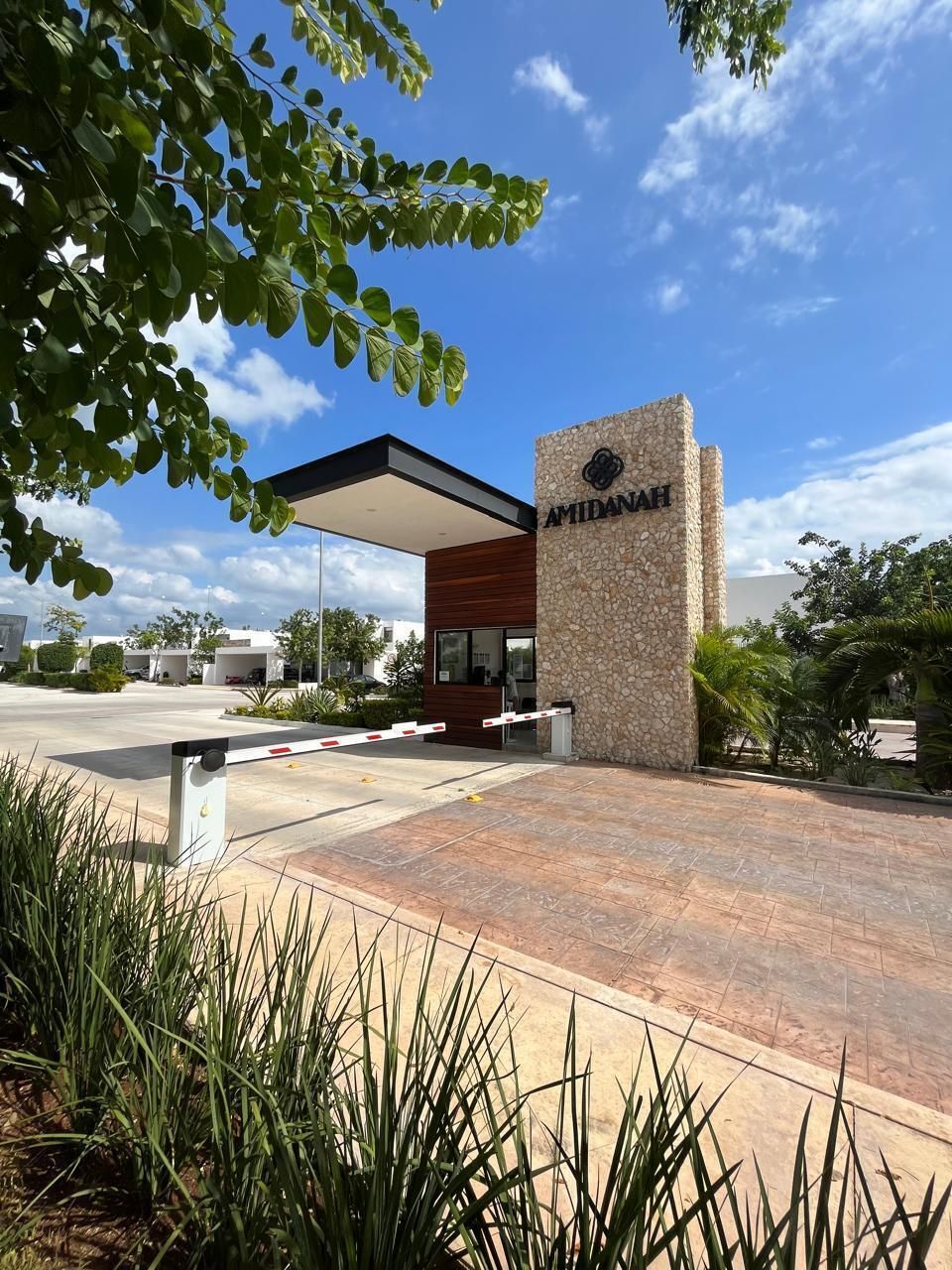 22 de 26: Acceso principal al condominio