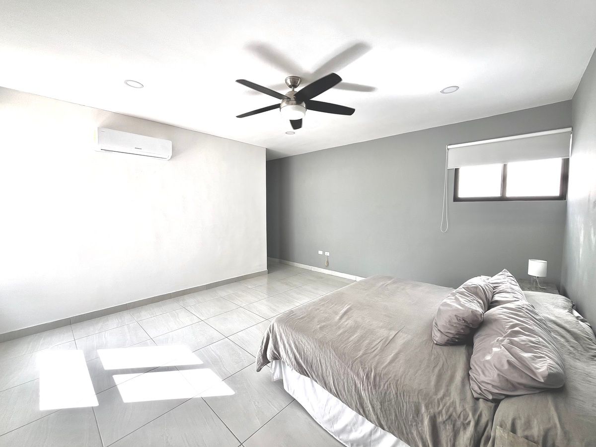 14 de 26: Recámara principal en planta alta