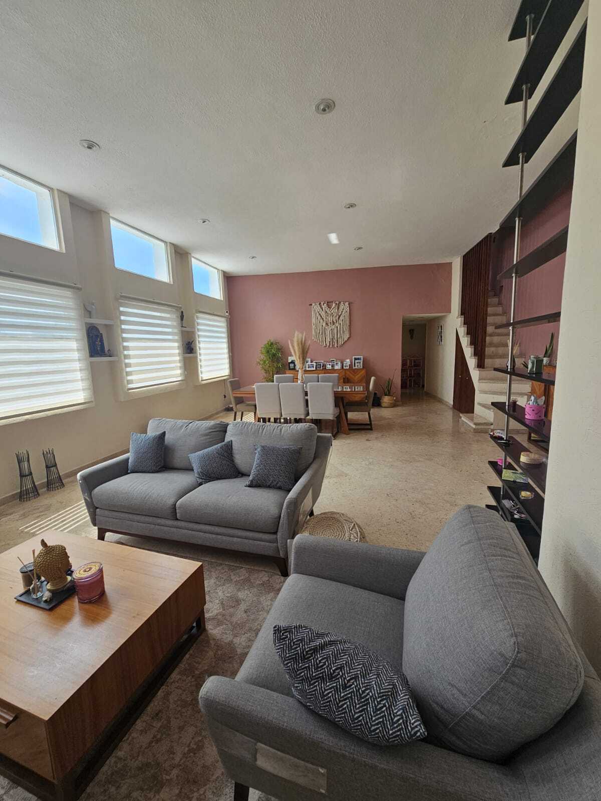 4 of 21: Sala