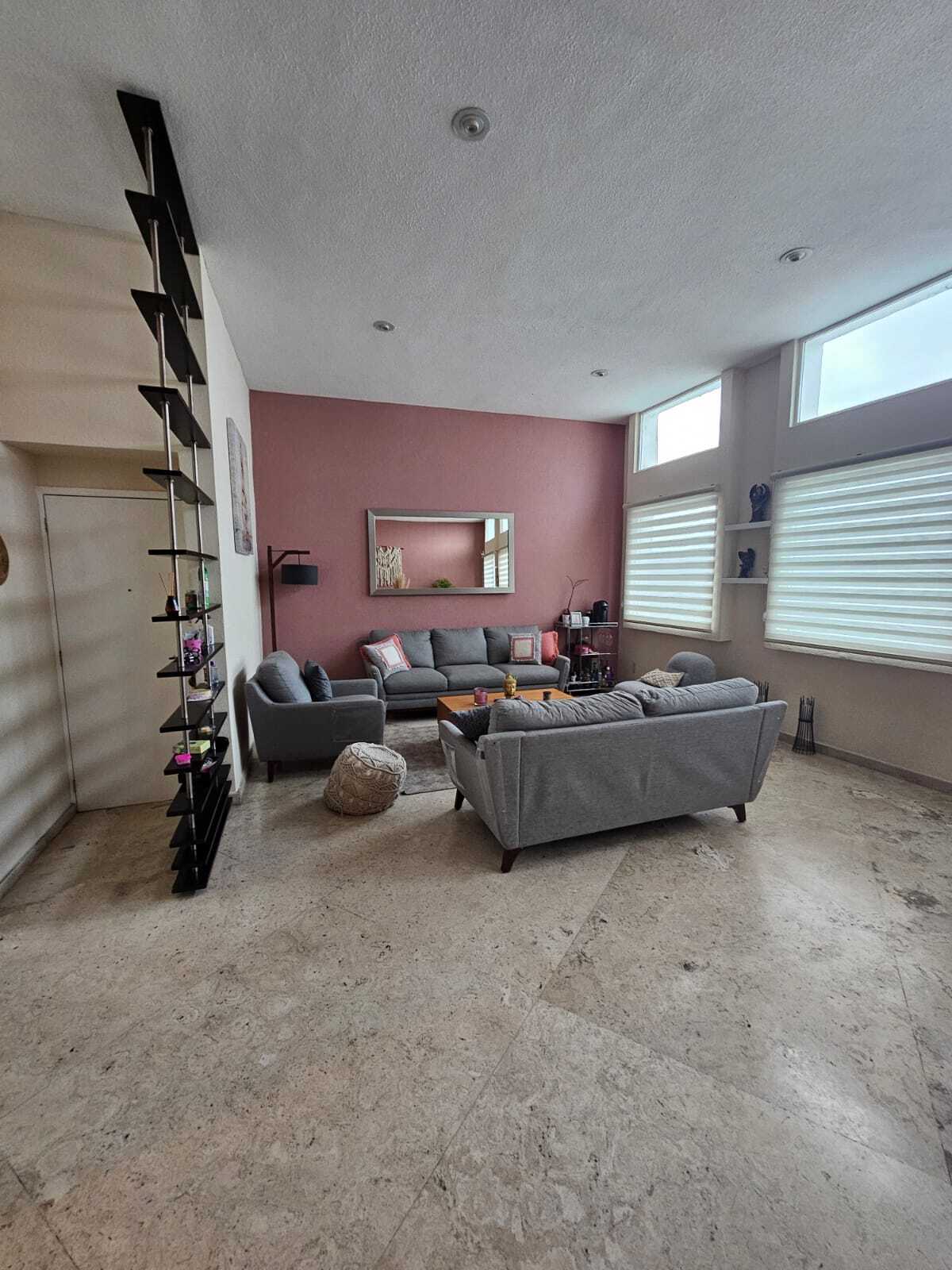 3 of 21: Sala