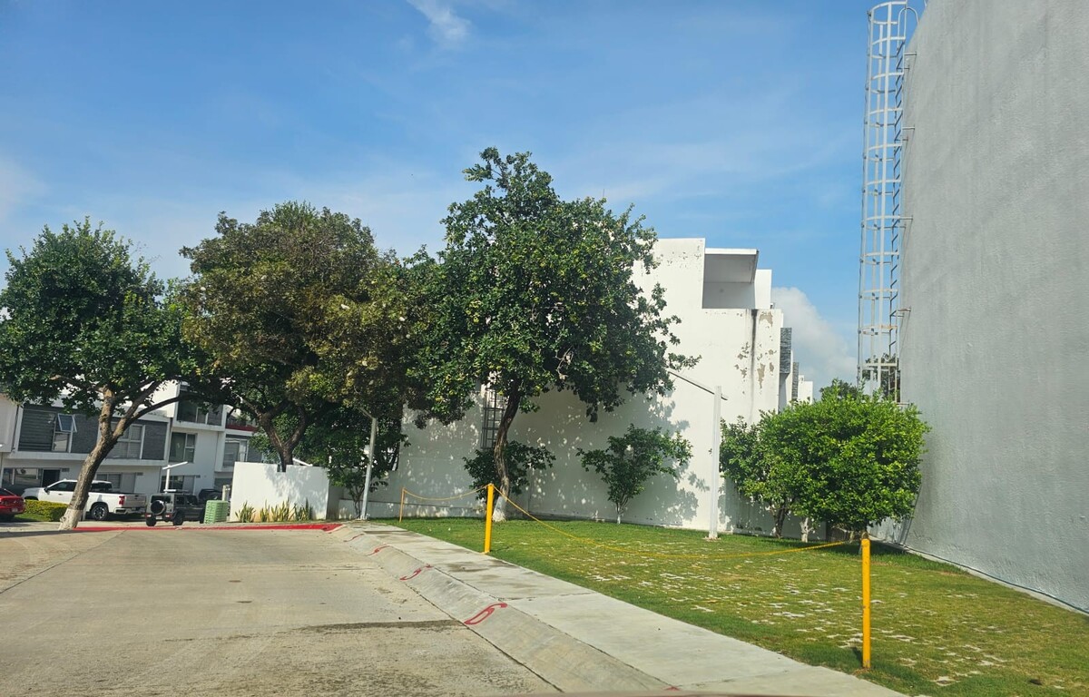 19 de 19: Estacionamiento para visitas.
