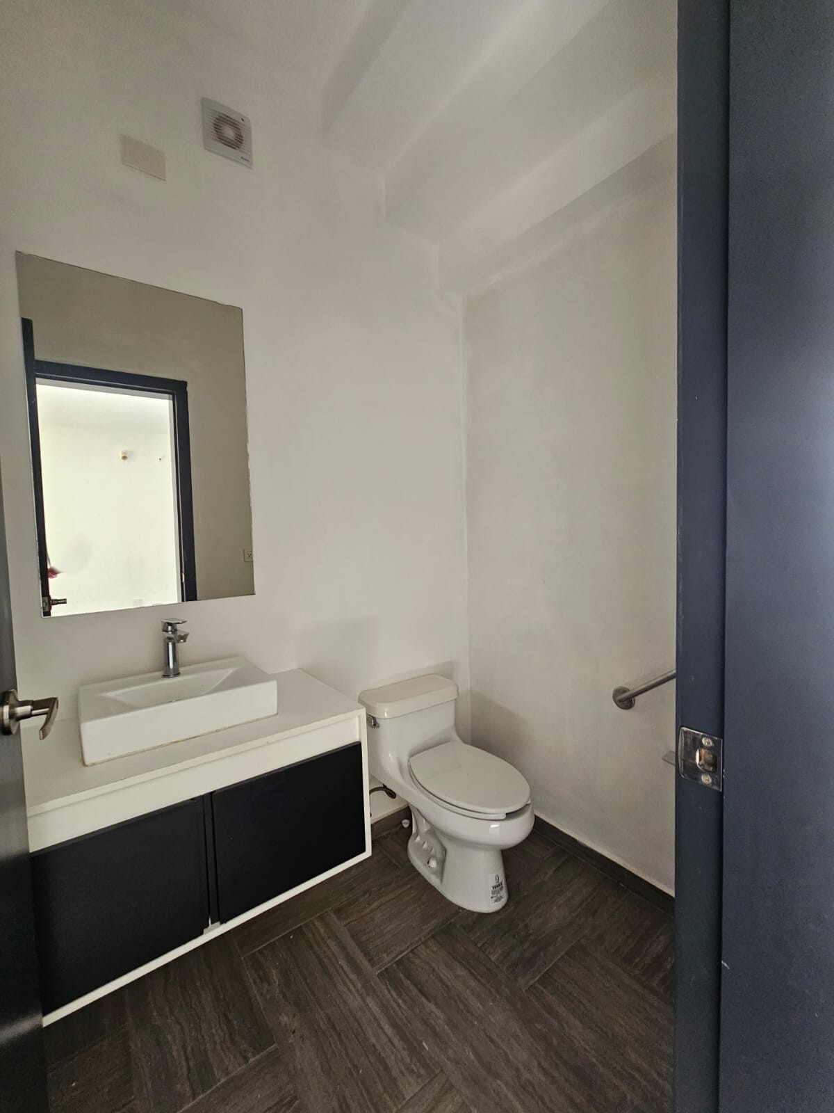 6 de 19: Medio baño