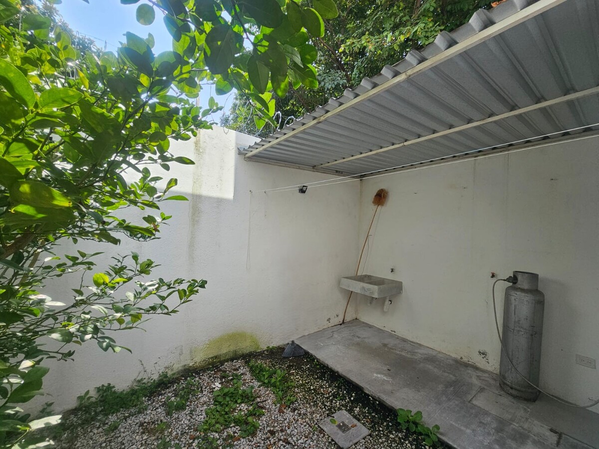 9 de 19: patio de servicio