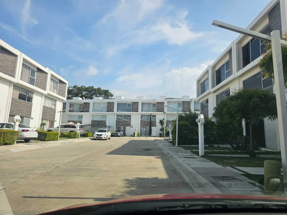 2 de 19: Vista de la calle