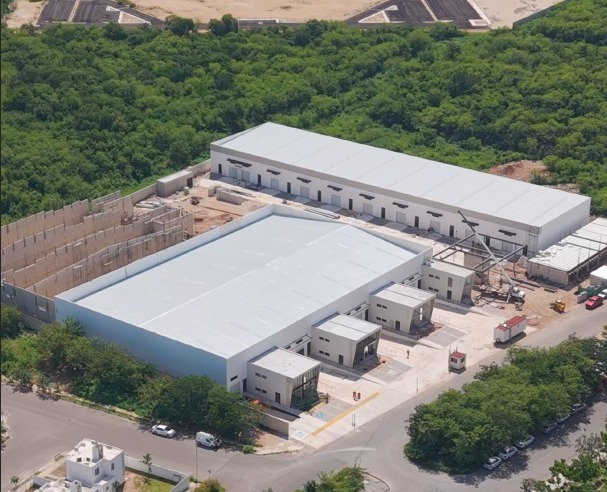 2 de 13: VISTA AEREA BODEGAS