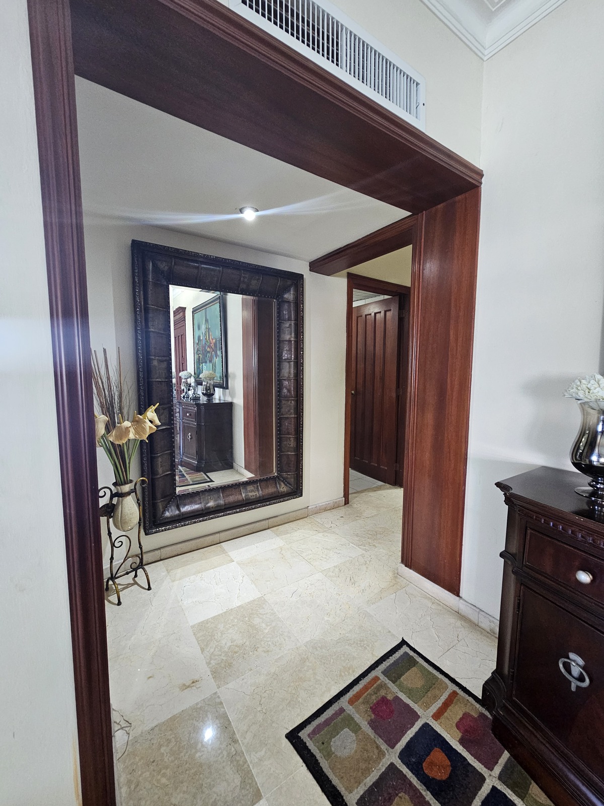 9 de 23: Entrada a habitaciones