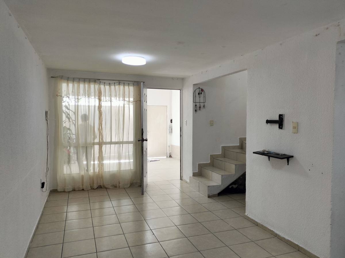 2 of 17: Sala