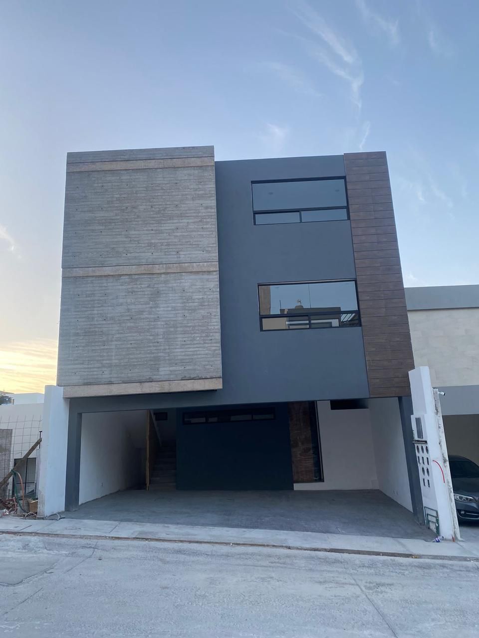 1 of 14: Fachada