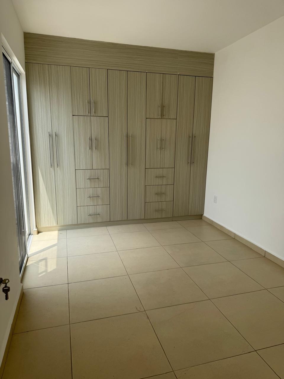 4 of 16: Closet Recamara 1