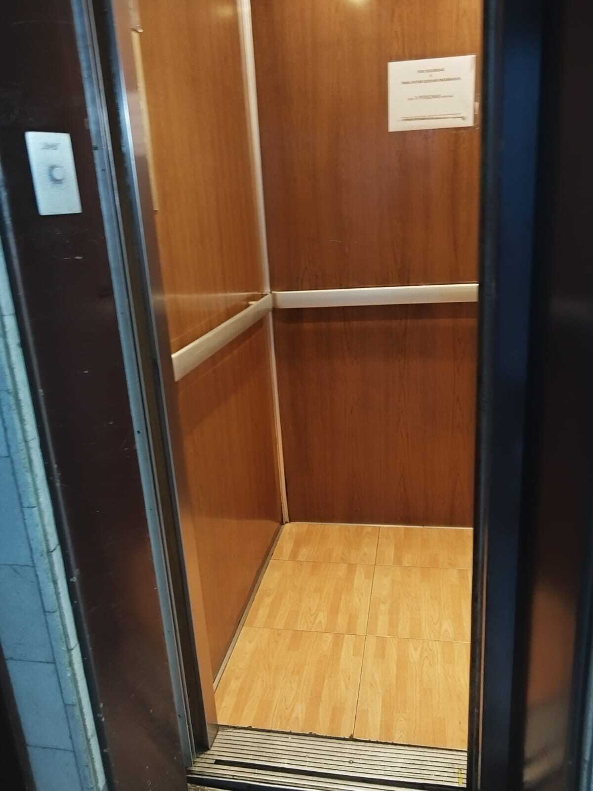 3 of 20: ELEVADOR DEL EDIFICIO