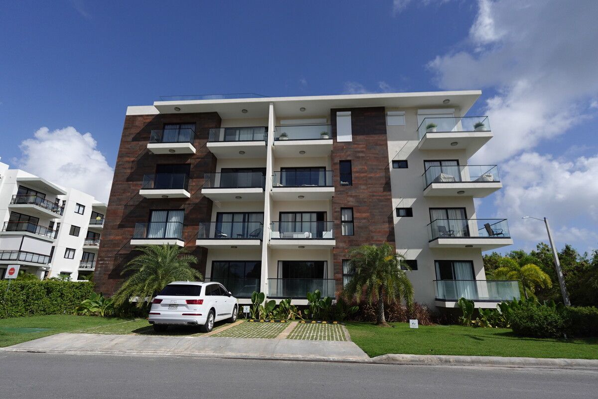 6 of 20: Parkwest Residence