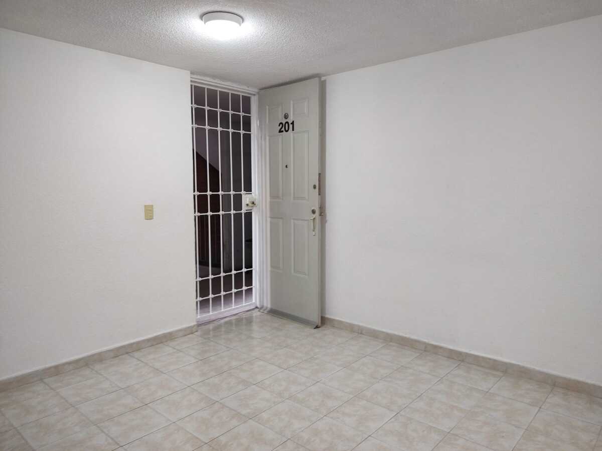 12 de 15: Entrada al Departamento