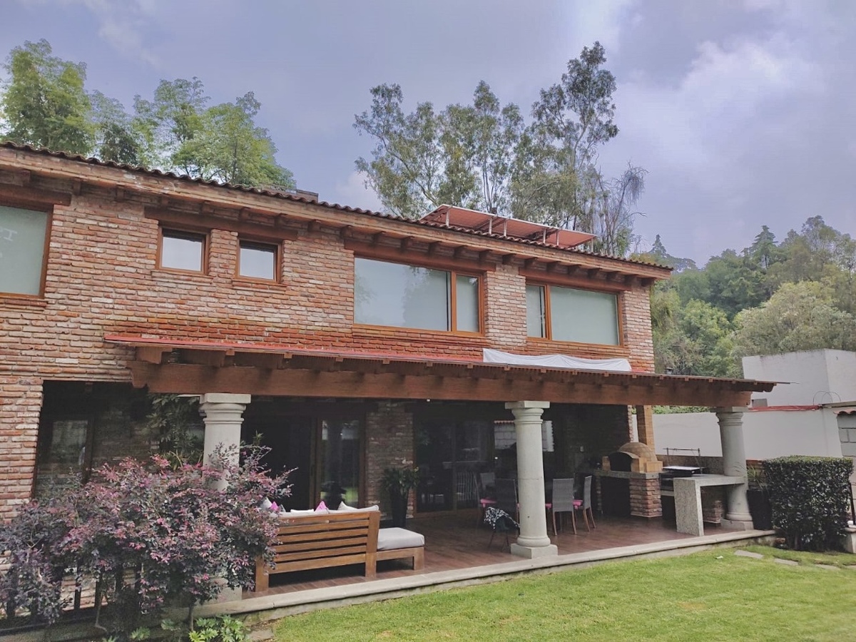 1 of 25: Fachada del jardín