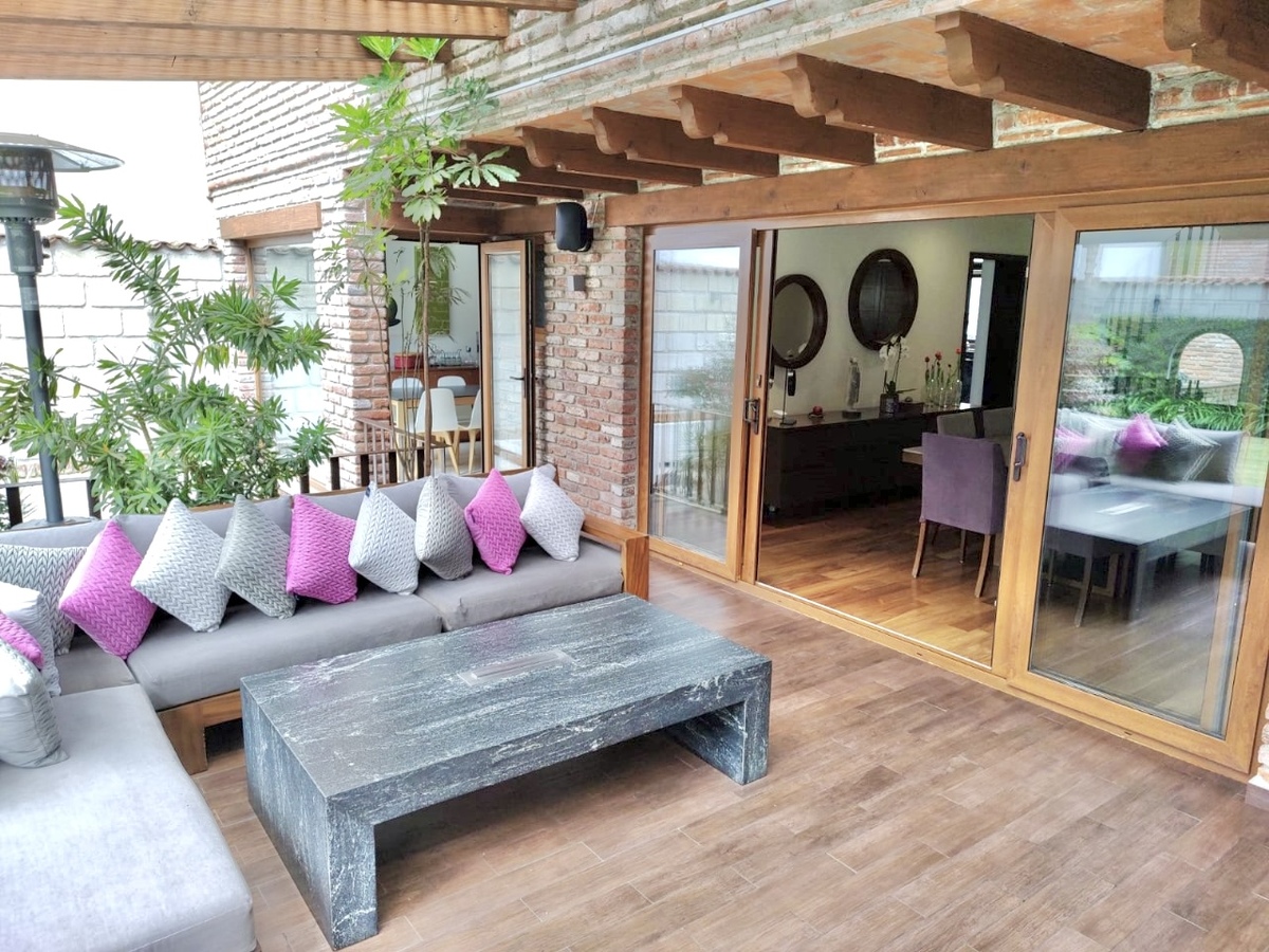 2 of 25: terraza con acceso al comedor
