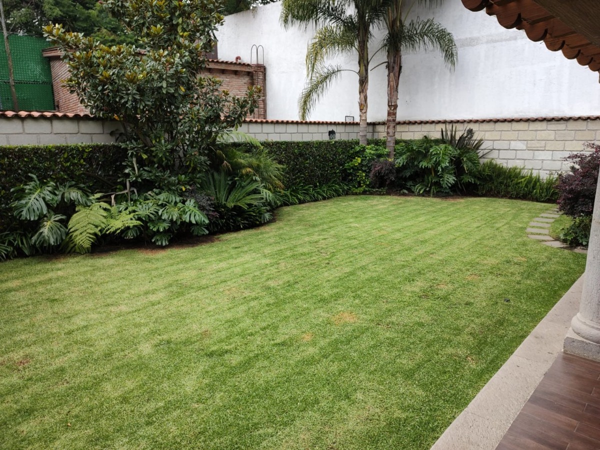 3 of 25: jardín privado